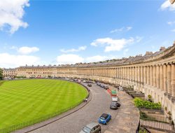 Royal Crescent: Lengkungan Arsitektur Klasik yang Jadi Ikon Kota Bath