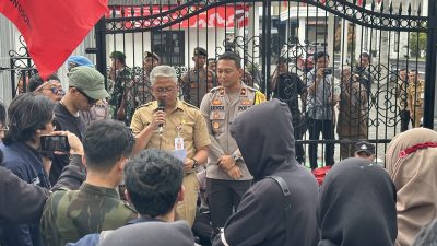 Gelombang Demonstrasi di Cirebon, Massa Merusak Gedung DPRD dan Kantor Polisi