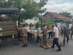 Satpol PP Bongkar Bangunan Pasar Darurat Desa Jungjang