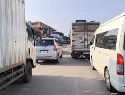 One Way Cirebon Sebabkan Macet Panjang Kendaraan Merayap